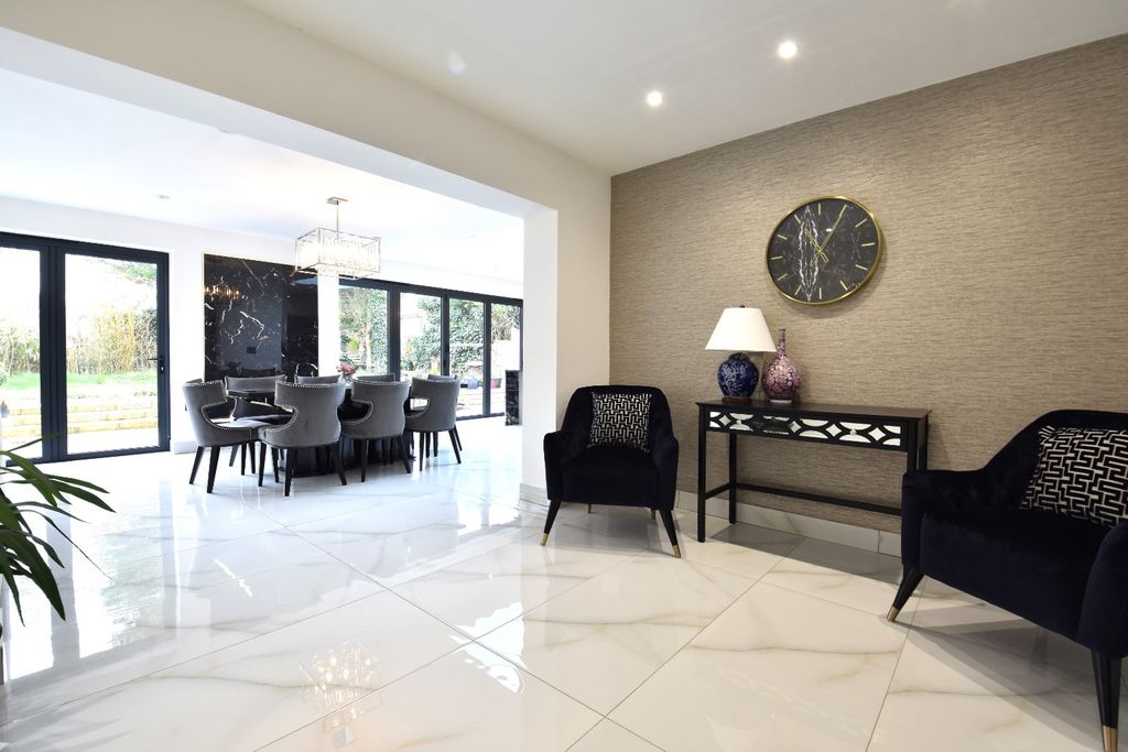 Property photo 3 of 23 2183744