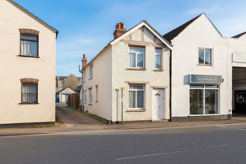 Property photo 1 of 8