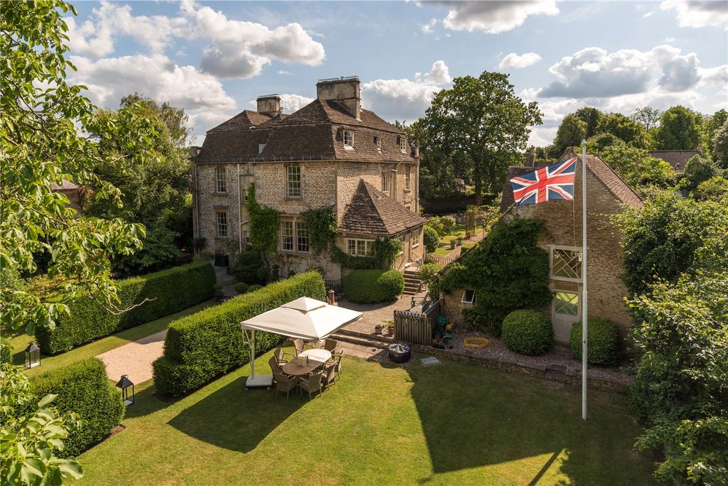 Property photo 3 of 31 Rear Gardens