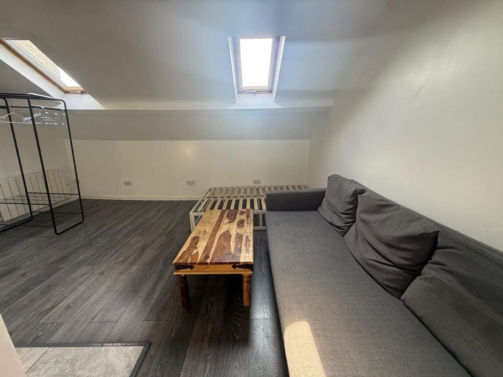Property photo 1 of 4 Loft