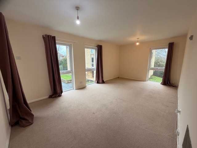 Property photo 3 of 9 Lounge