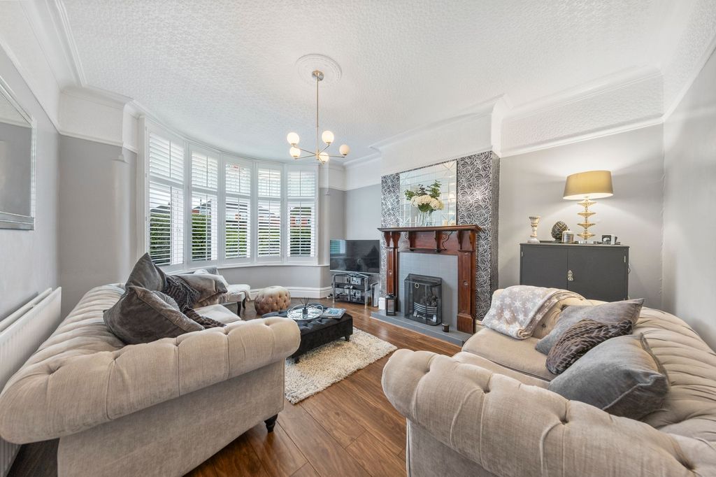 Property photo 2 of 40