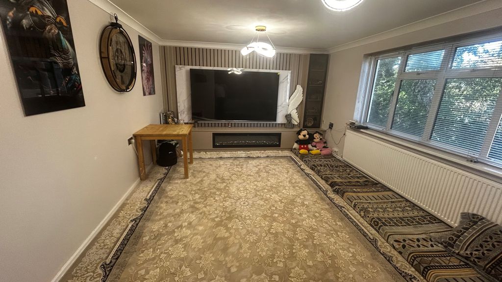 Property photo 2 of 12 6