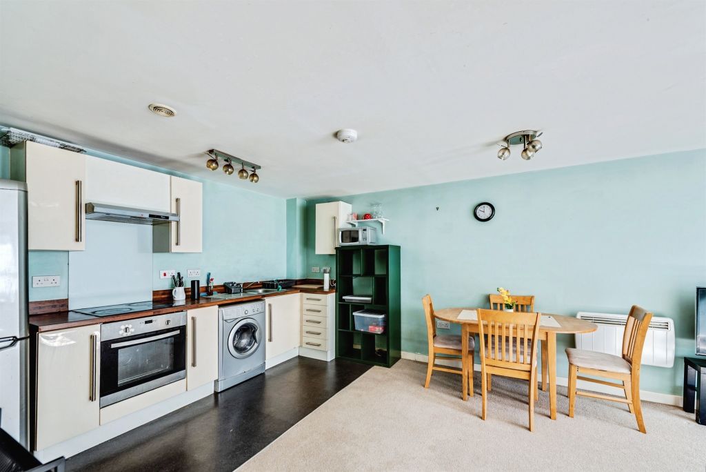 Property photo 2 of 7 Kitchen