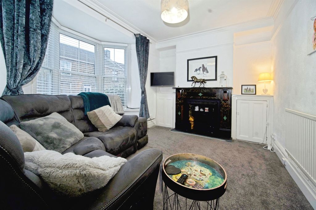 Property photo 2 of 32