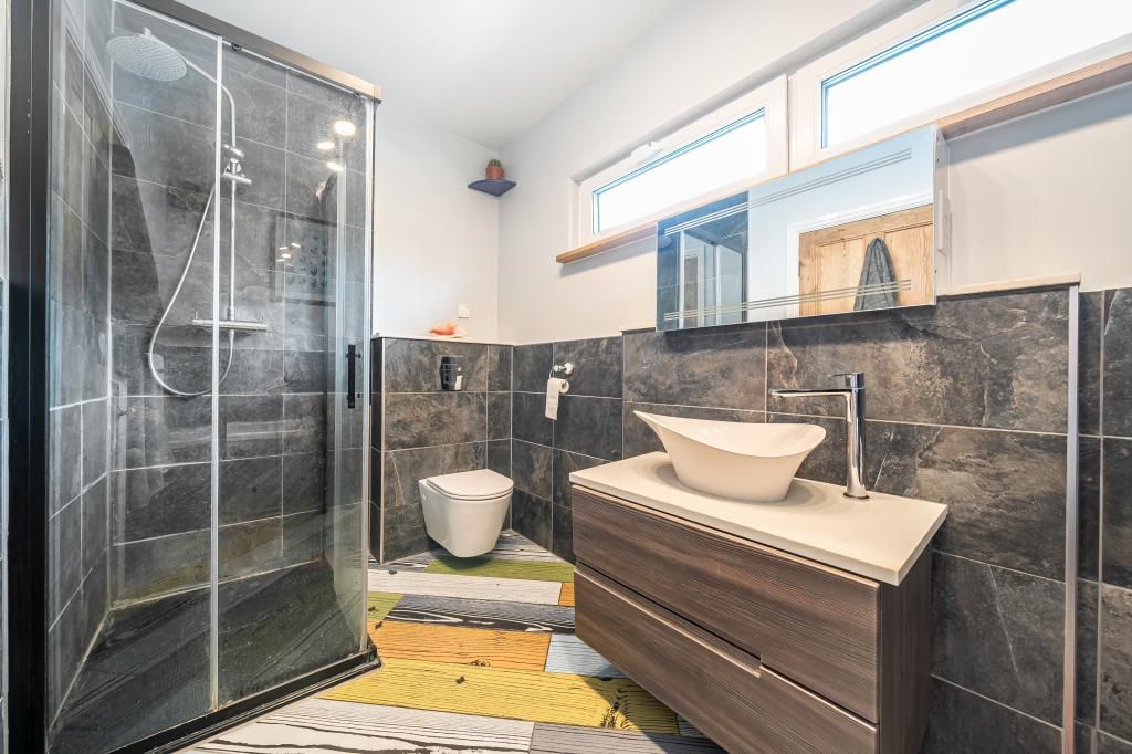 Property photo 2 of 21 Bathroom