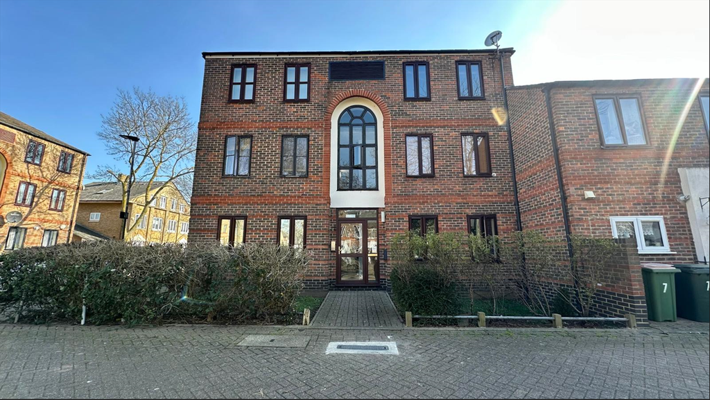 Property photo 1 of 9