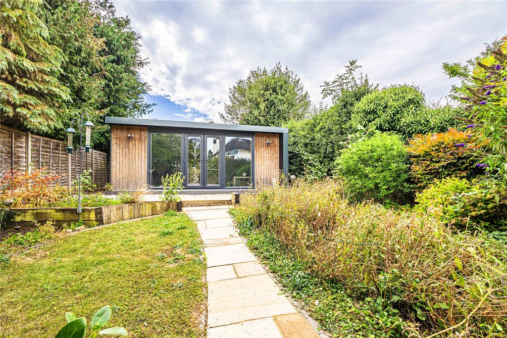 Property photo 2 of 23 Picture No. 31