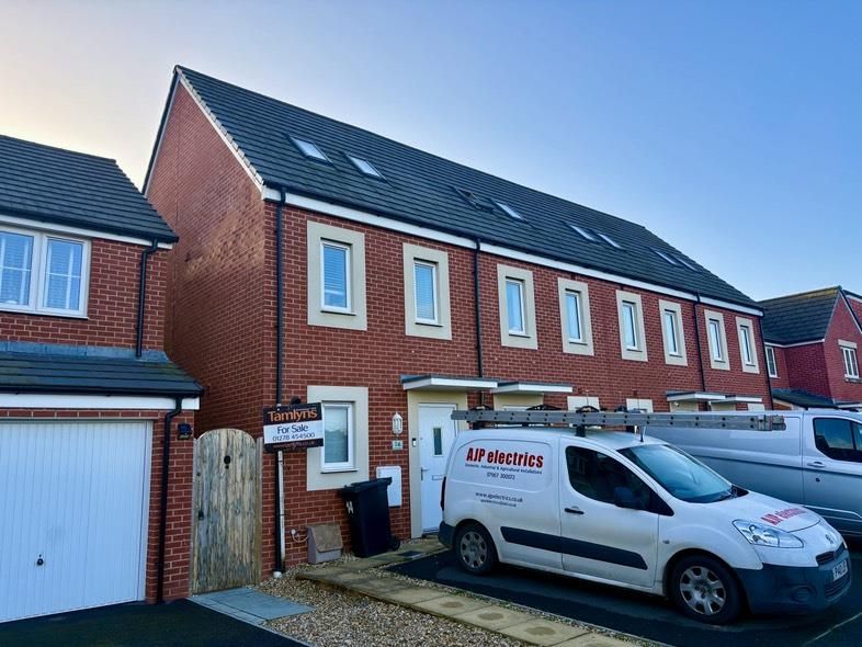 Property photo 1 of 8 Chester Place - Front.Jpeg