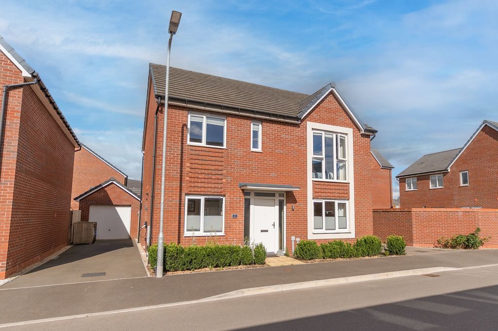 Property photo 1 of 32