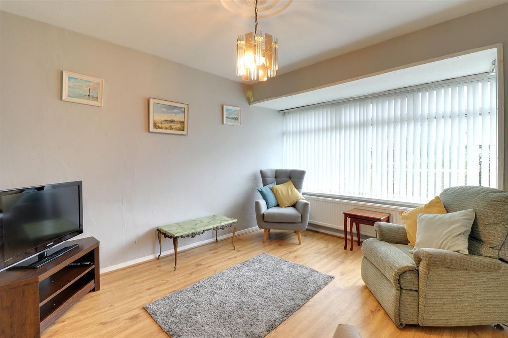 Property photo 3 of 18 Sitting Room