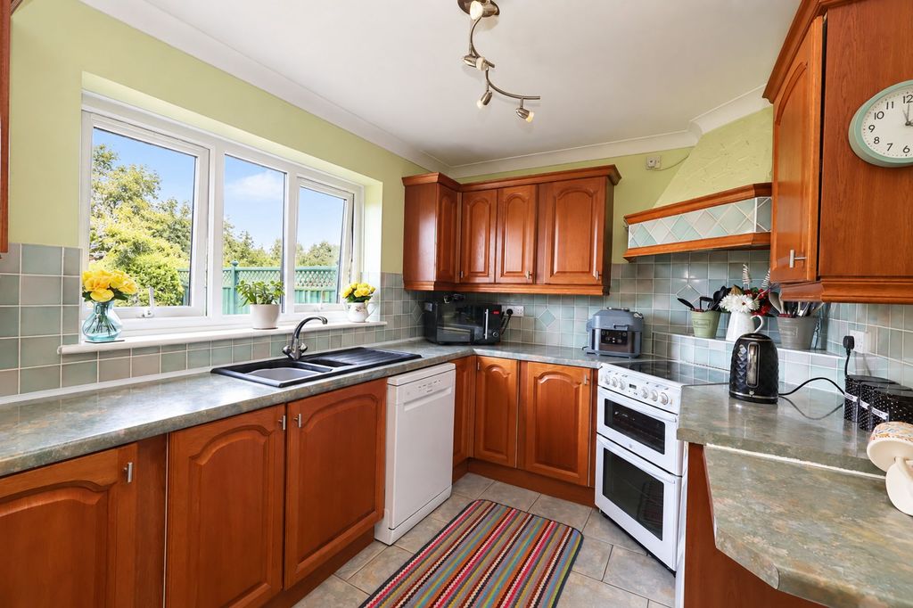 Property photo 3 of 25 Kitchen