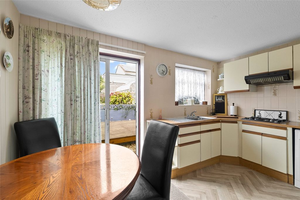 Property photo 2 of 16 Picture No. 12