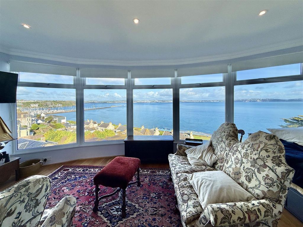 Property photo 1 of 22 Stunning Bay Window.Jpg