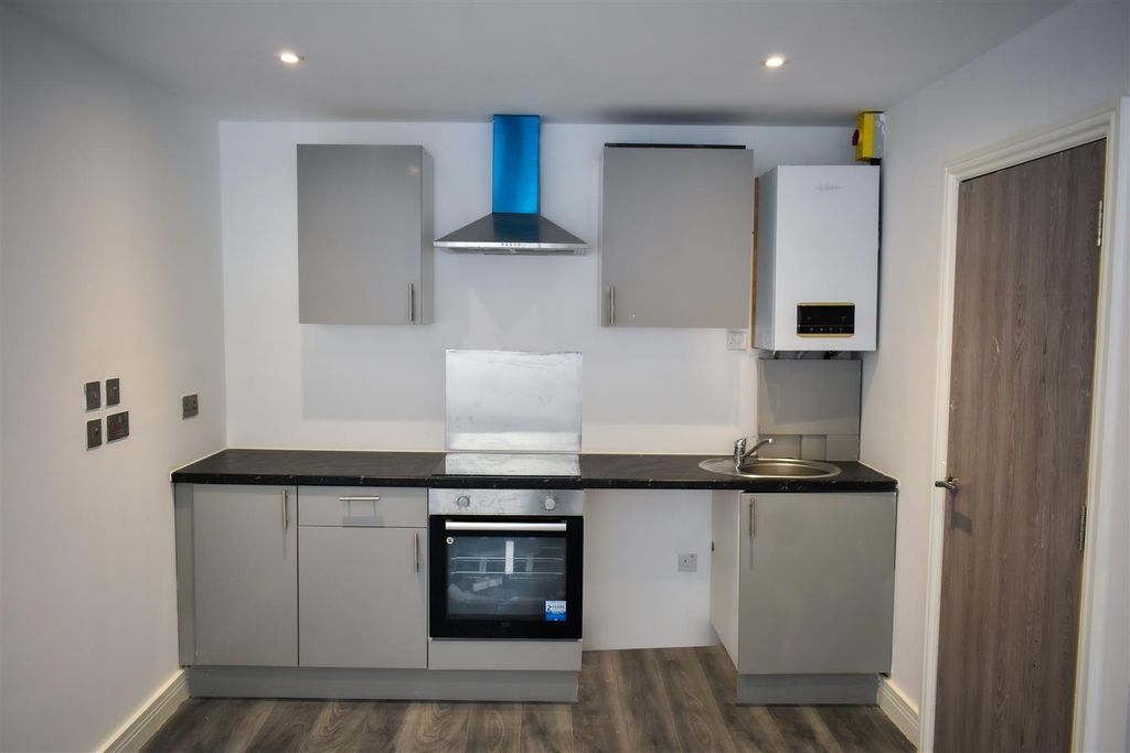 Property photo 3 of 7 Kitchen