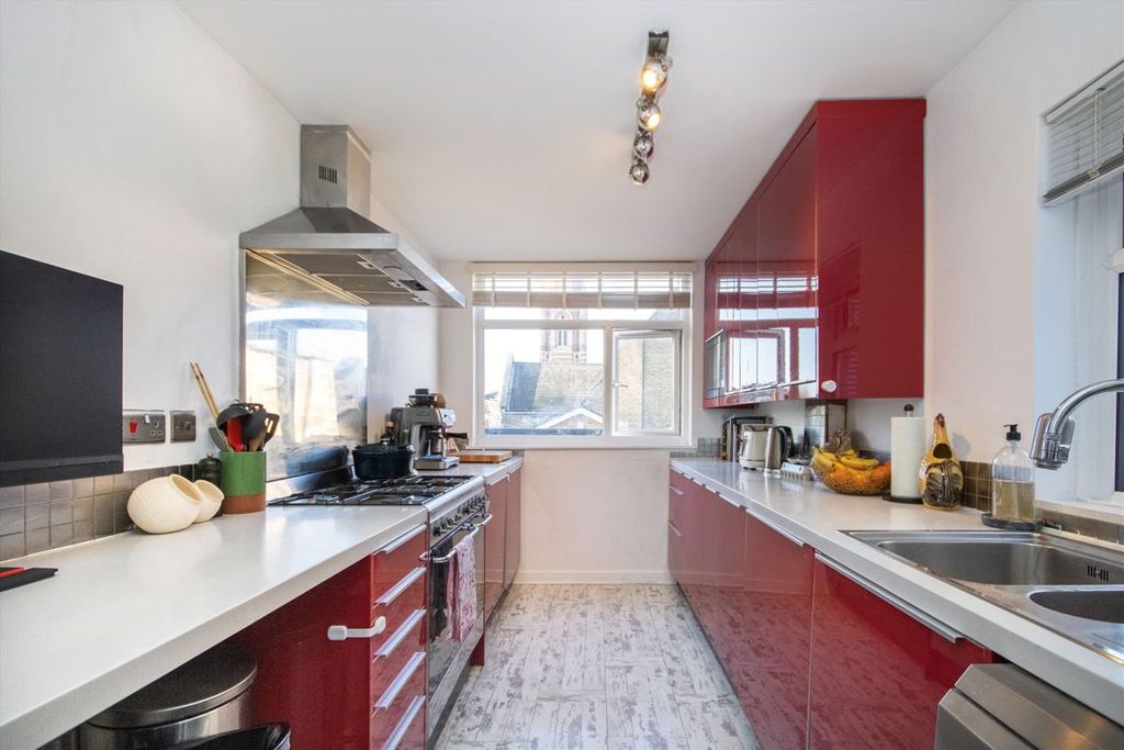 Property photo 2 of 6