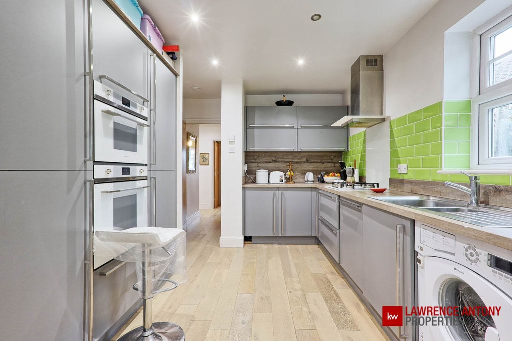 Property photo 3 of 16