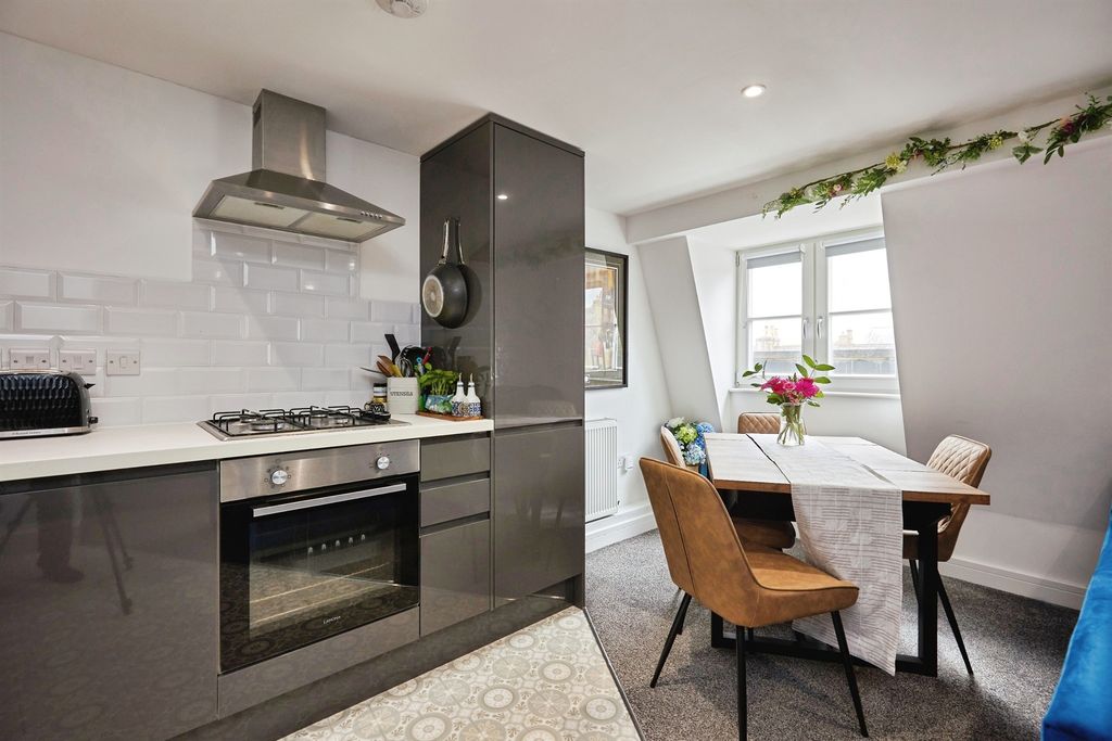 Additional image 5 of 2 bed flat for saleOakfield Street, Blandford Forum DT11