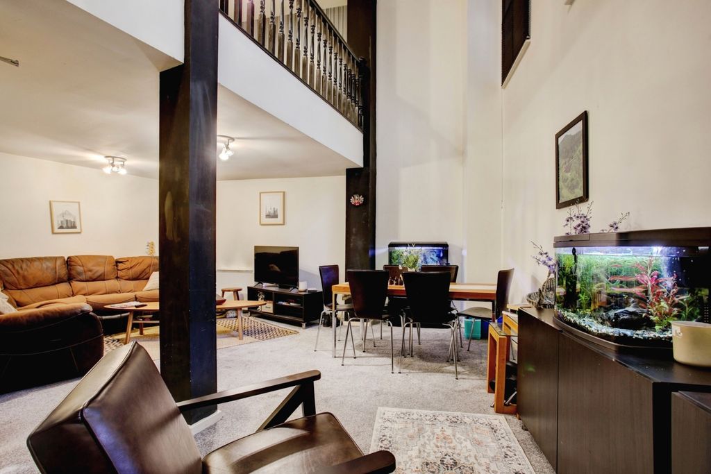 Property photo 2 of 14 Photo