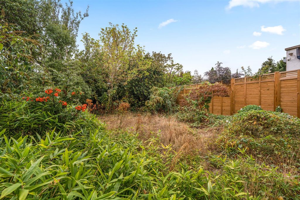 Property photo 3 of 15 Kinnaird Avenue, W4 - For Sale