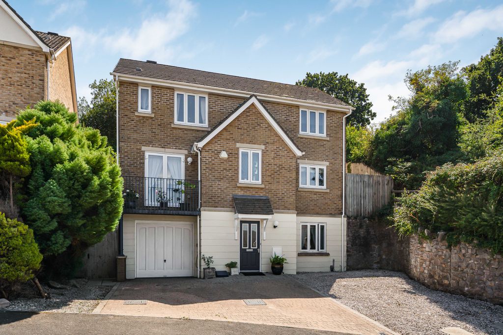 Property photo 1 of 31
