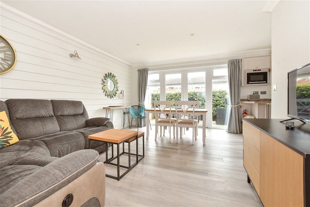 Property photo 1 of 10 Lounge/ Dining Area
