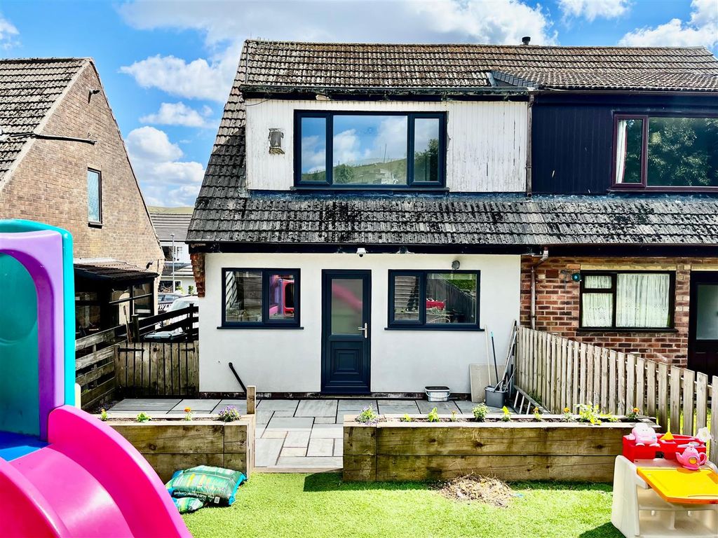 Property photo 3 of 26 6858A851-33Df-4c08-93Eb-A1Be667c1F5F.Jpeg