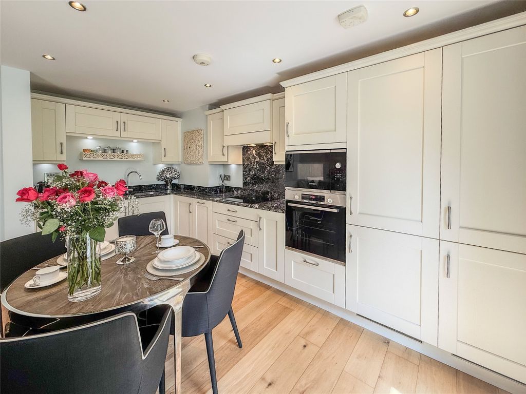 Property photo 1 of 22 Dining Kitchen