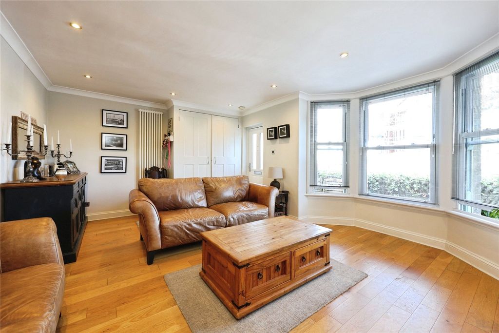 Property photo 2 of 24 Picture No. 15