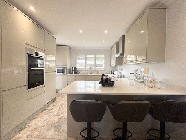 Property photo 3 of 14 Kitchen