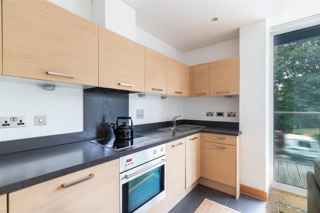 Property photo 3 of 13 Eustace 9 Kit1.Jpg