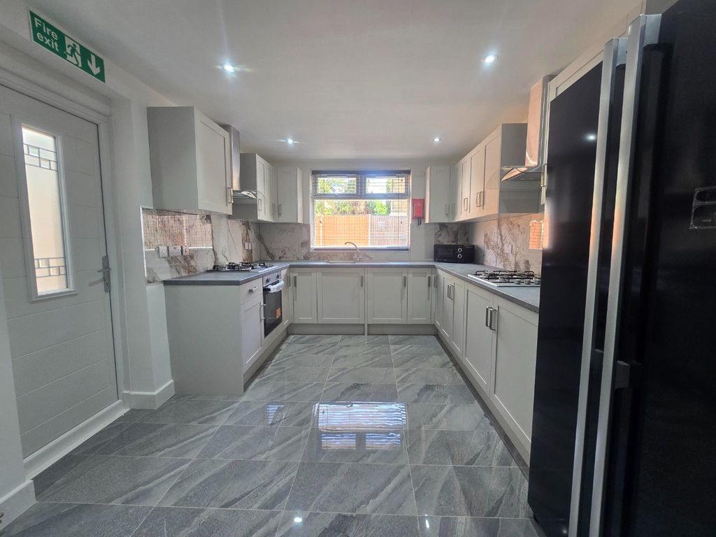 Property photo 2 of 8 4231481