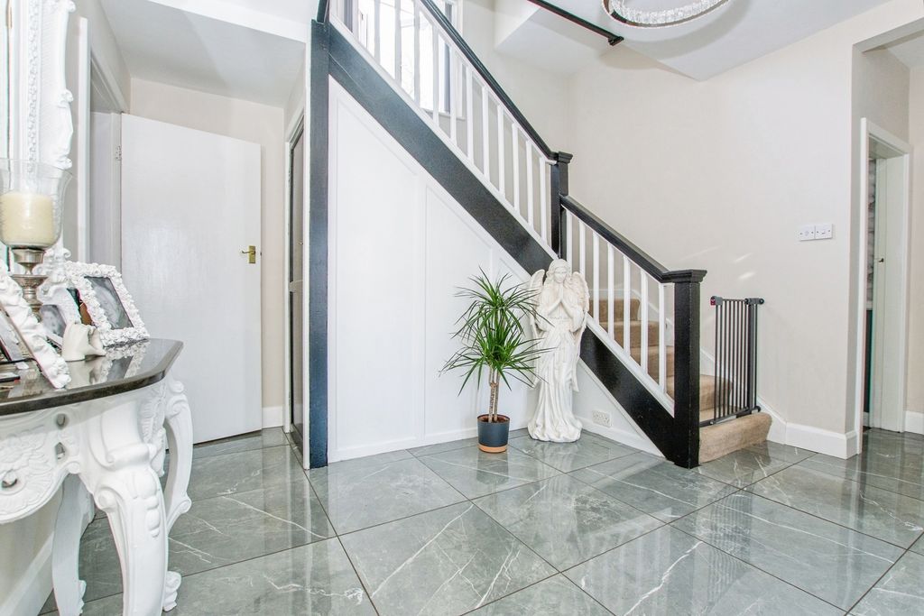 Property photo 2 of 20 Pbox-Img.Jpg