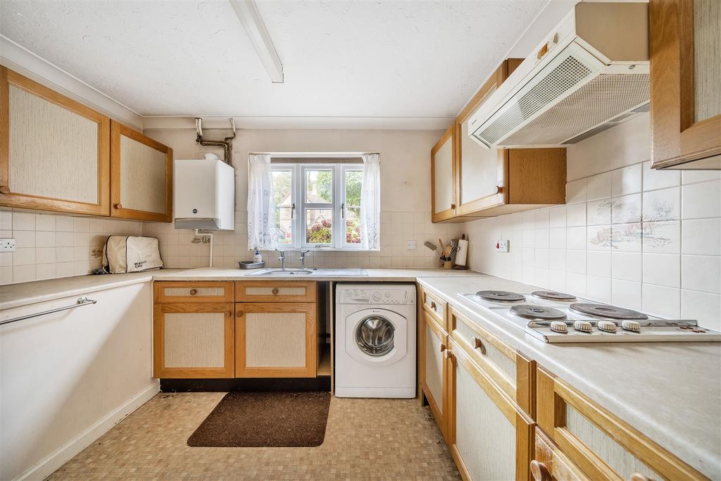Property photo 2 of 11 Kitchen