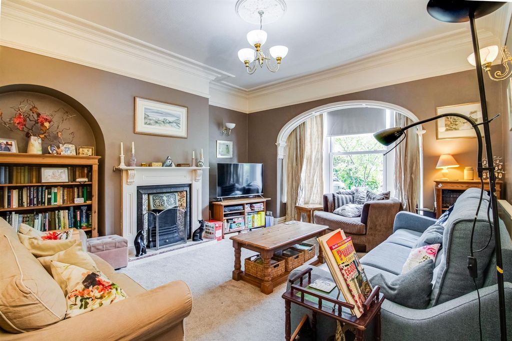 Property photo 2 of 17