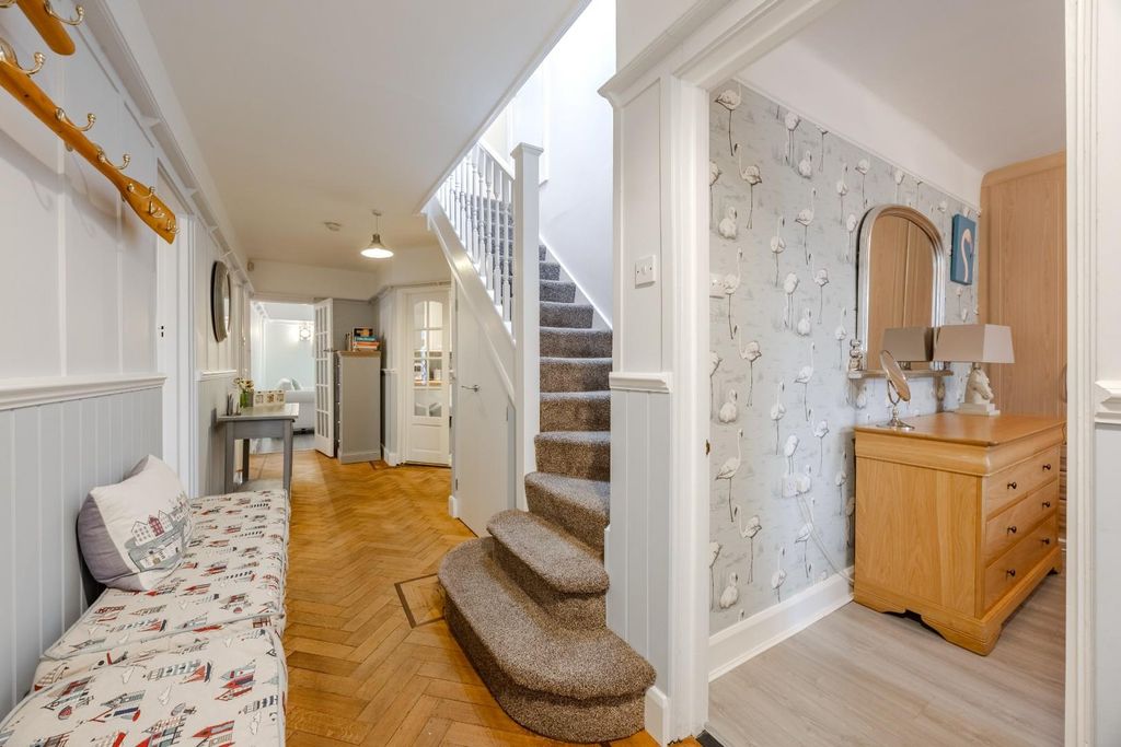 Property photo 2 of 34 Entrance