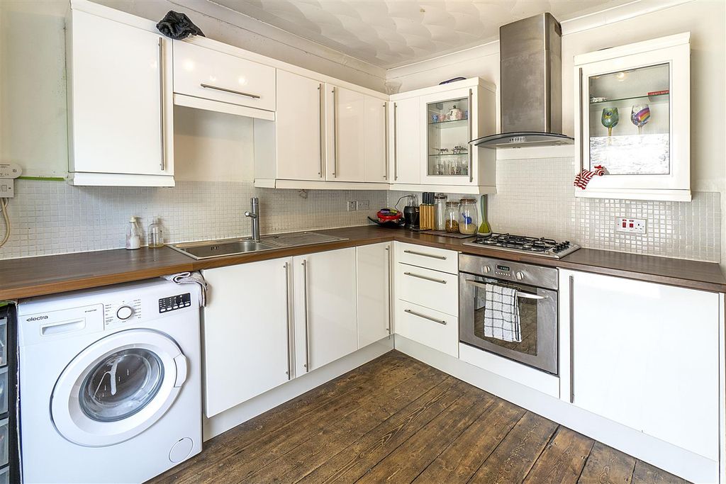 Property photo 3 of 7 Kitchen.Jpg