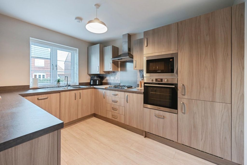 Property photo 2 of 22 74Robinsonway-15.Jpg