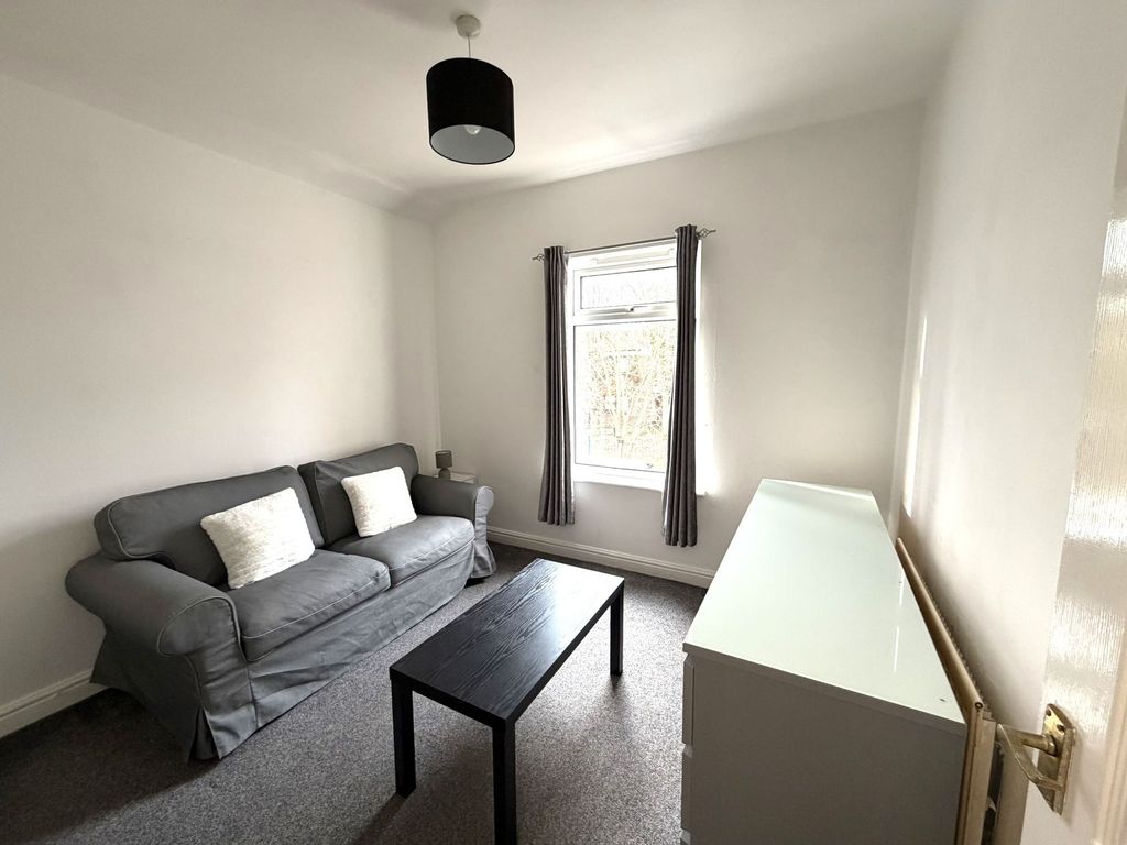 Property photo 2 of 8 Lounge