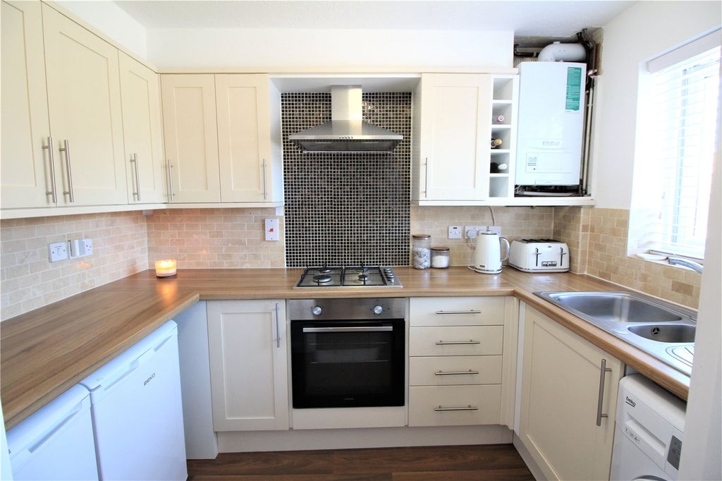 Property photo 2 of 7 Kitchen