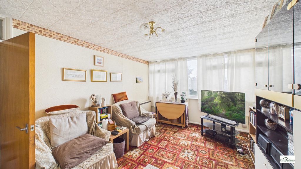 Property photo 2 of 9 Cam02085G0-Pr0216-Still004.Jpg