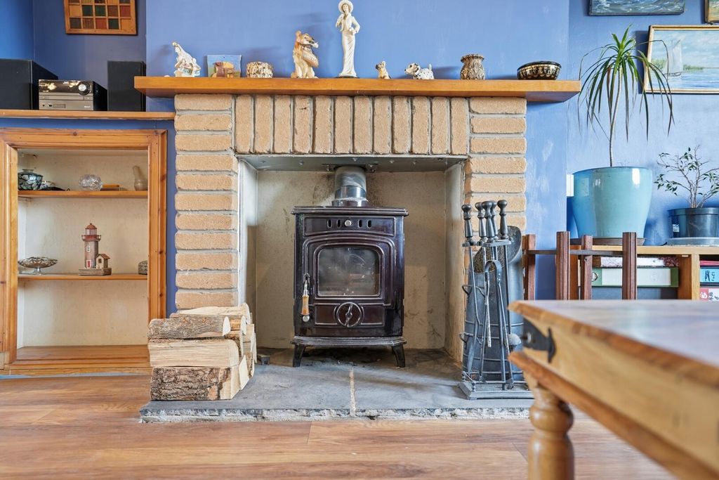 Property photo 3 of 16 Living Room