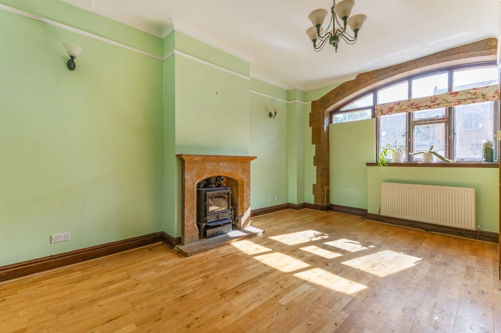 Property photo 3 of 14 Sitting Room