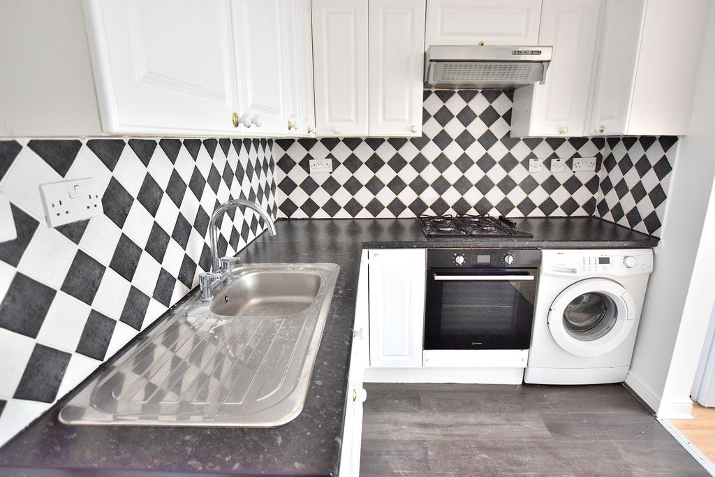 Property photo 2 of 8 Kitchen