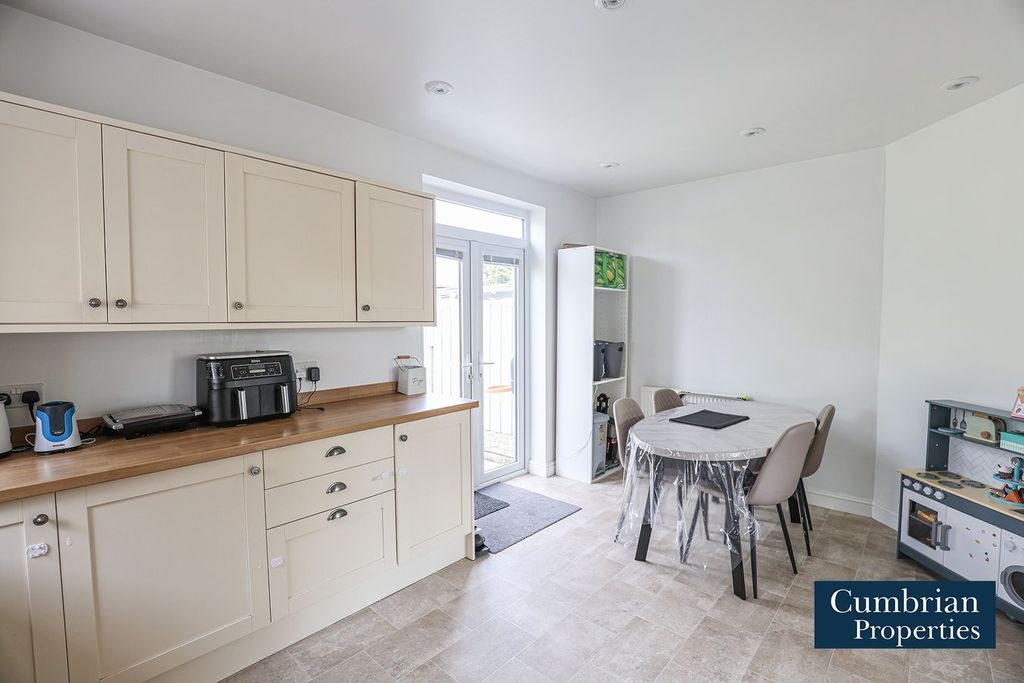 Property photo 2 of 14 Dining Kitchen
