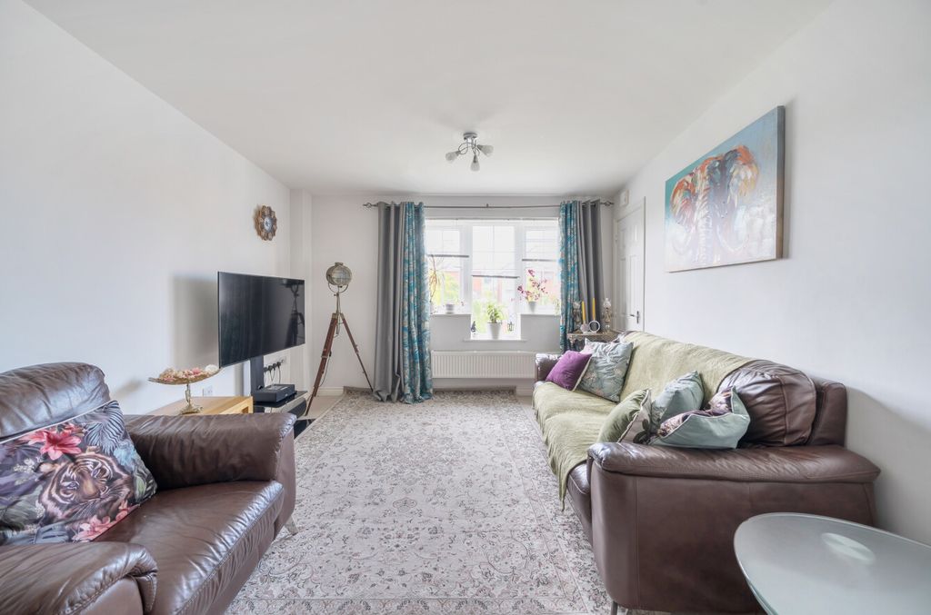 Property photo 3 of 12