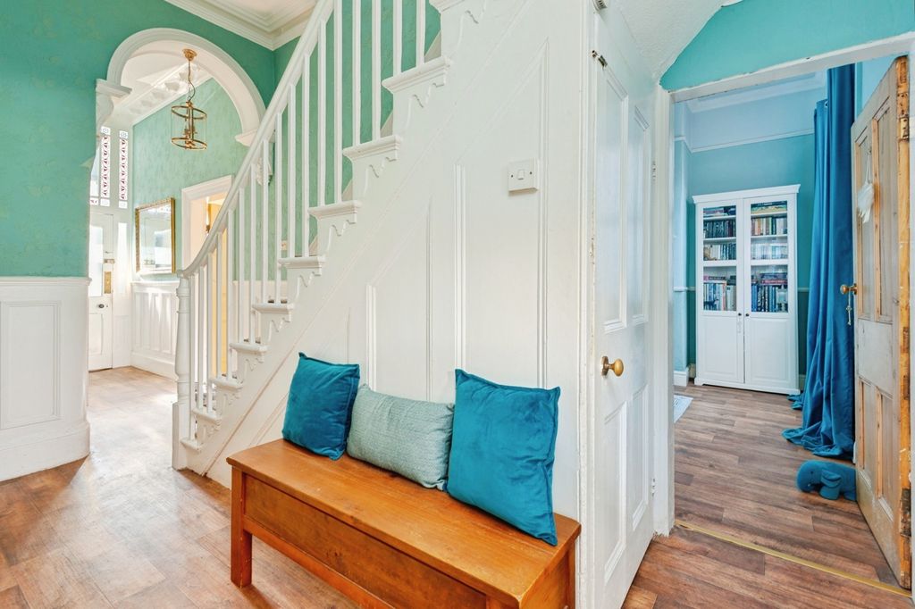Property photo 2 of 33 Pbox-Img.Jpg