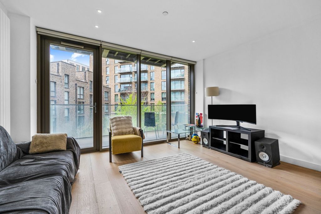 Property photo 2 of 18