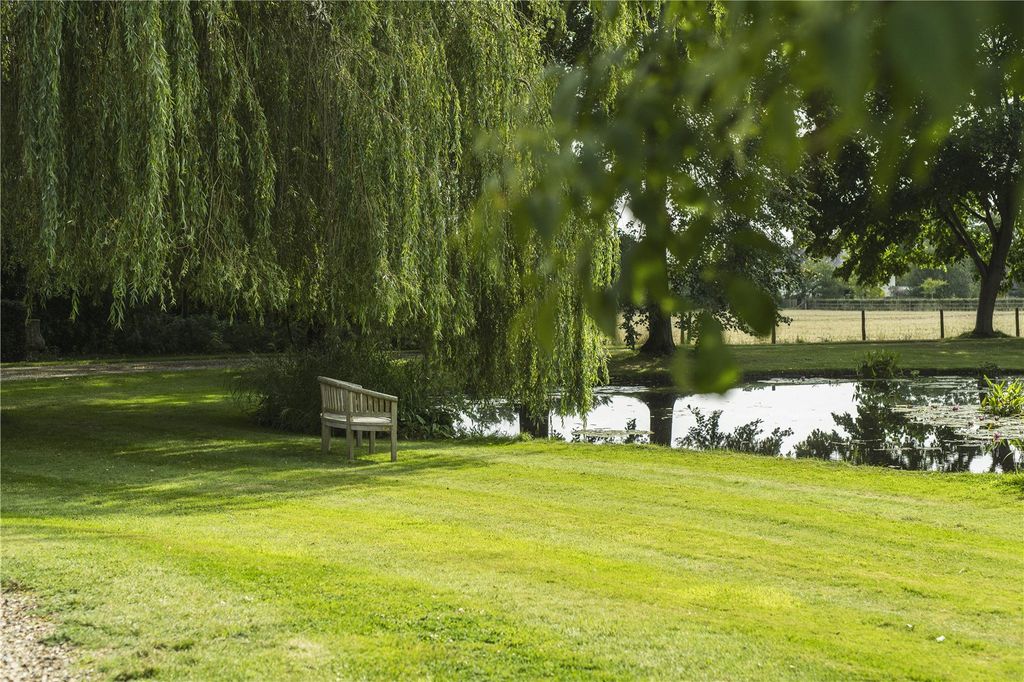 Property photo 2 of 21 Grounds And Pond