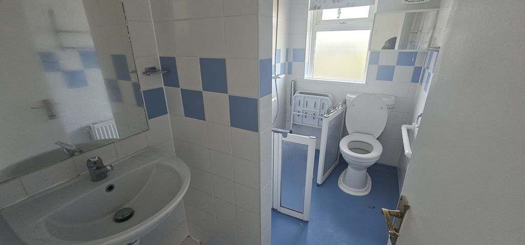 Property photo 3 of 4